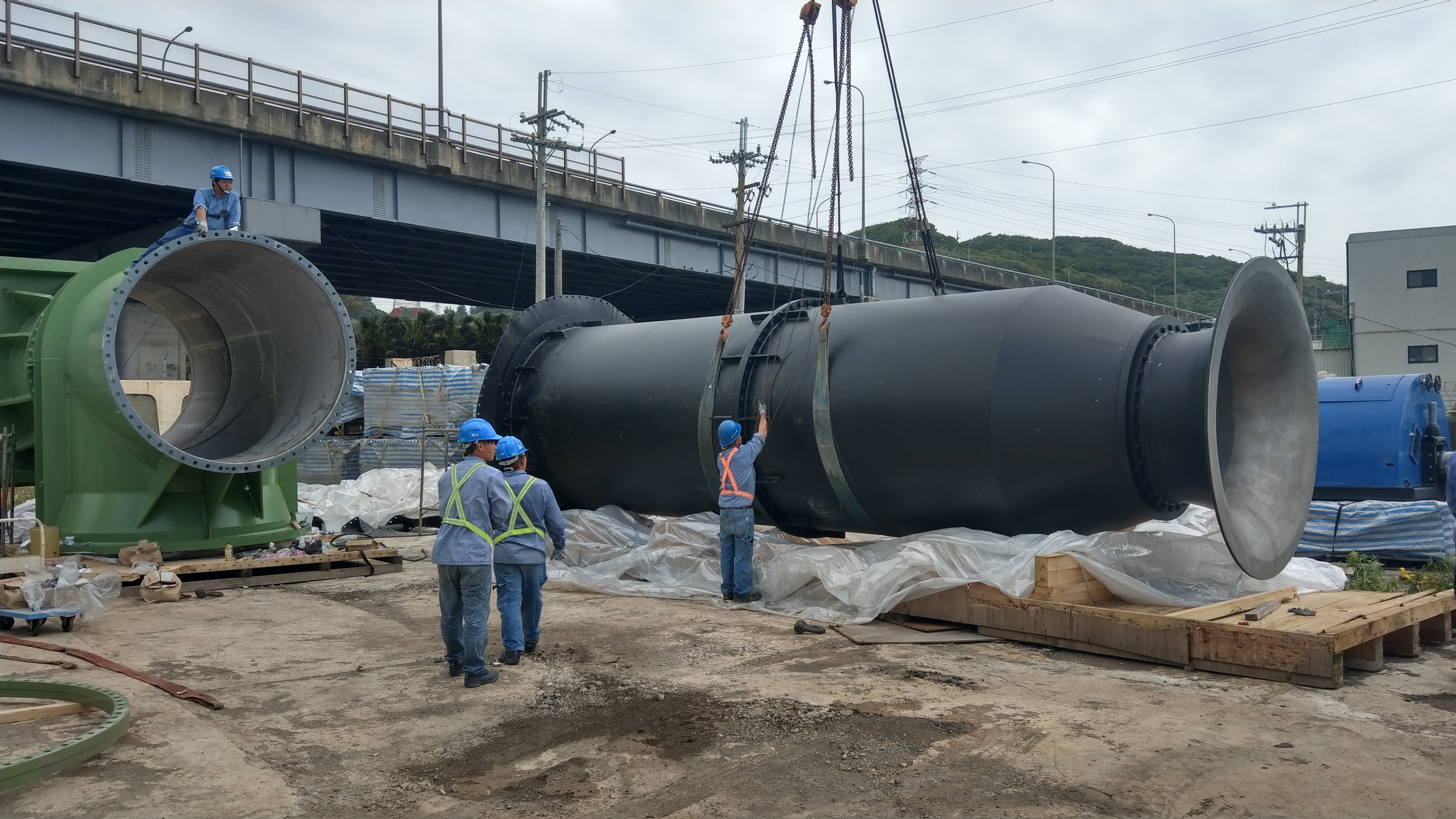 Linkou CWP Onsite assembly of outer pillar tube in Phase three