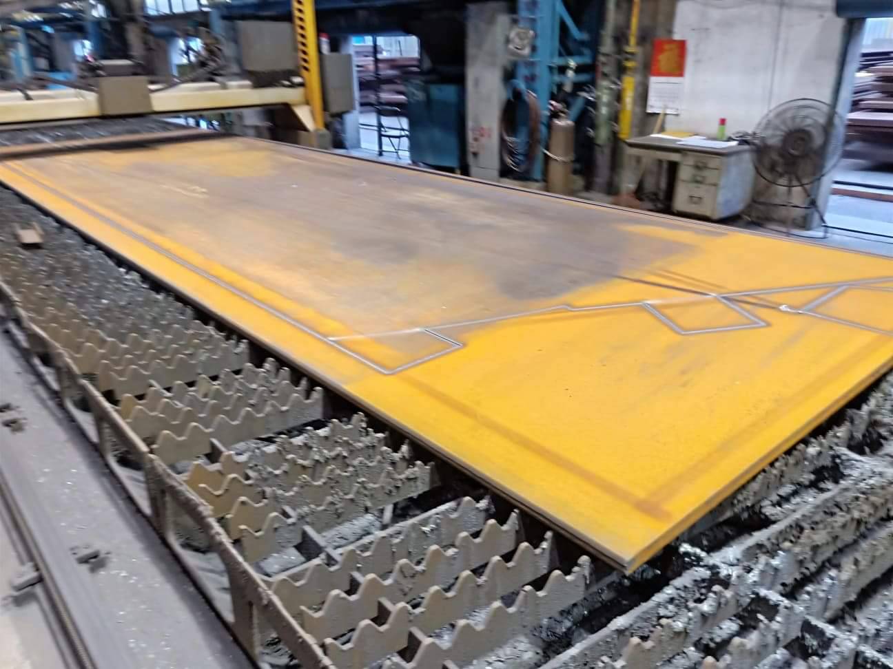 Steel plate blanking and cutting