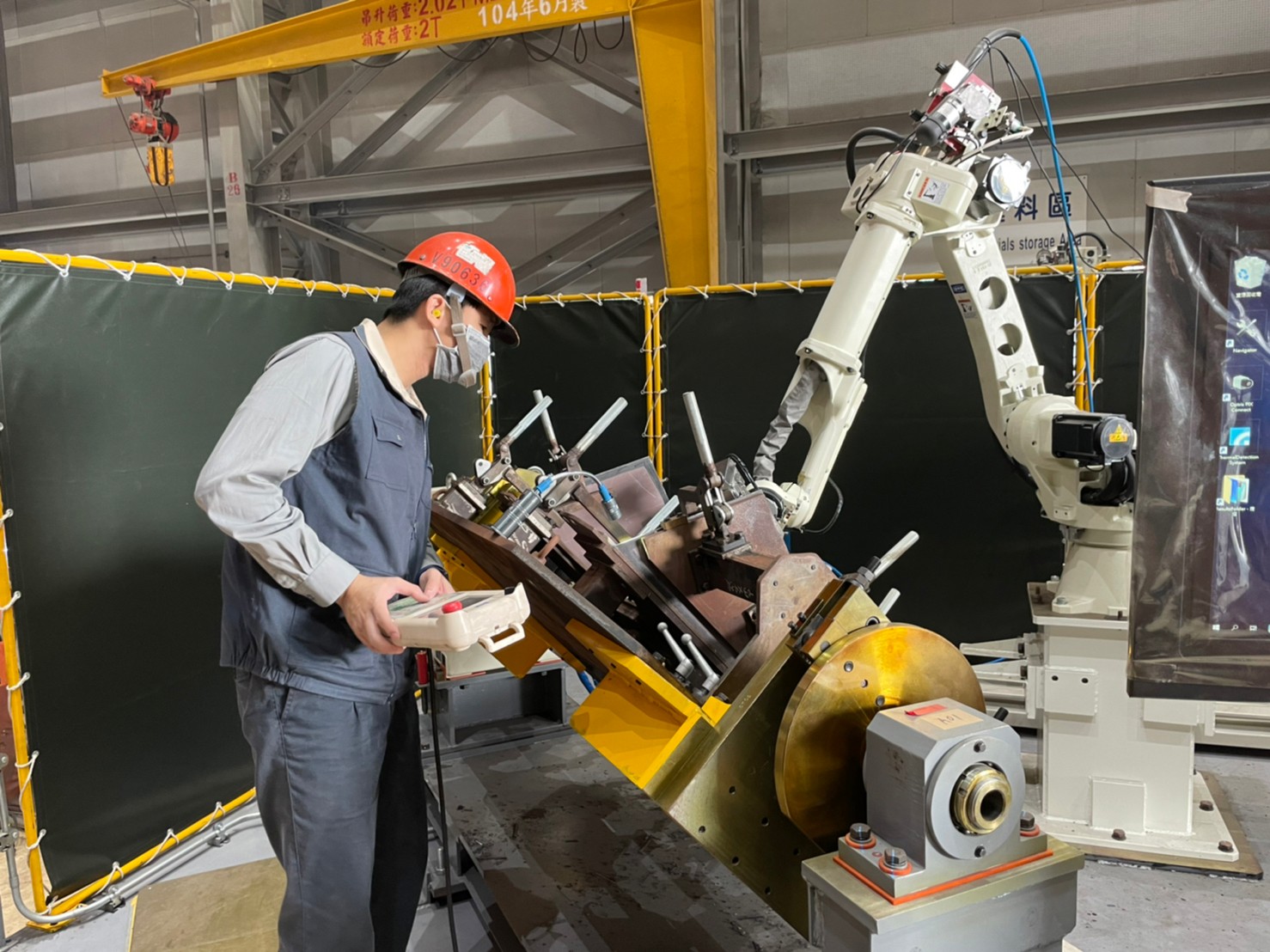 中機已成功打造首座機械手臂自動焊接工作站，並於2022年1月正式上線投產❢
