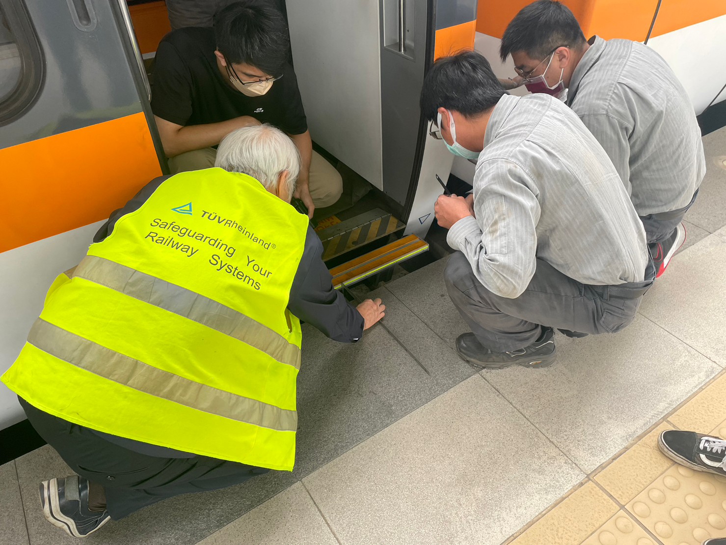 On completion of modification, normal line dynamic test run, step activation test and platform gap measurement were carried out jointly by TRA supervisor and third-party notary (TUV).