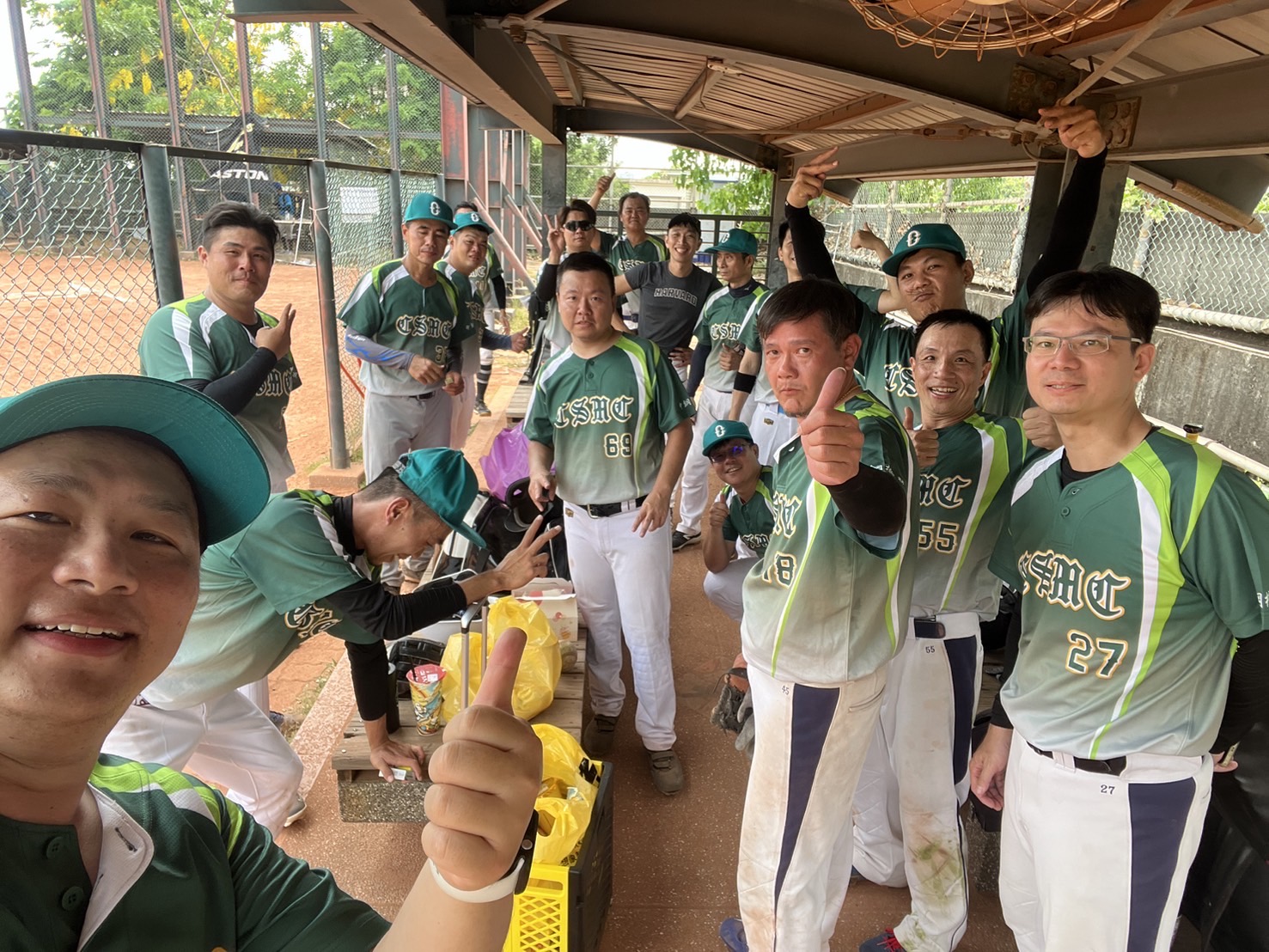 中機壘球隊熱血出擊~5/19 中鋼勞動盃壘球比賽勇奪亞軍!!