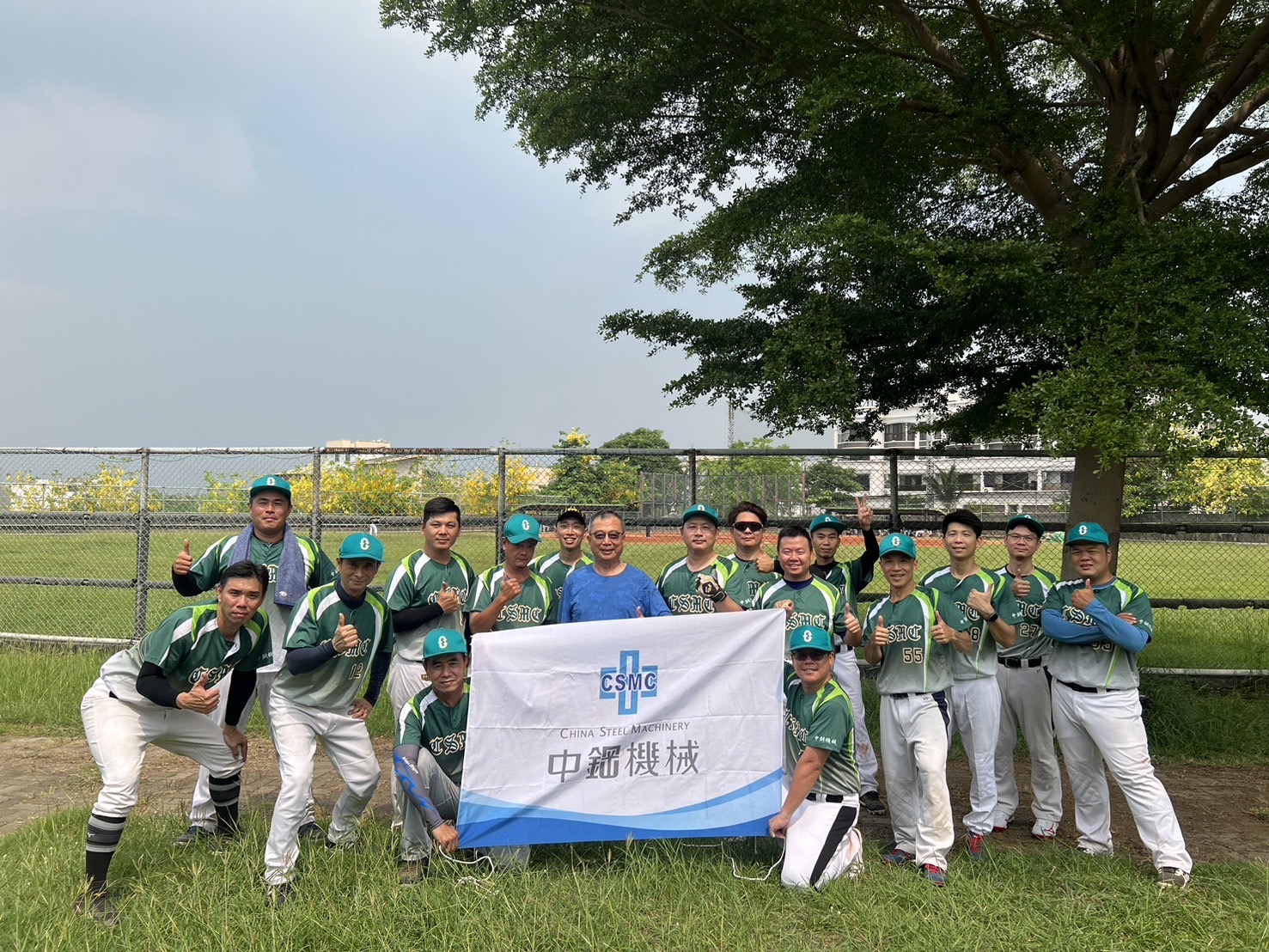 中機壘球隊熱血出擊~5/19 中鋼勞動盃壘球比賽勇奪亞軍!!