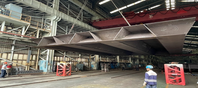 船体ブロック組立吊り上げ