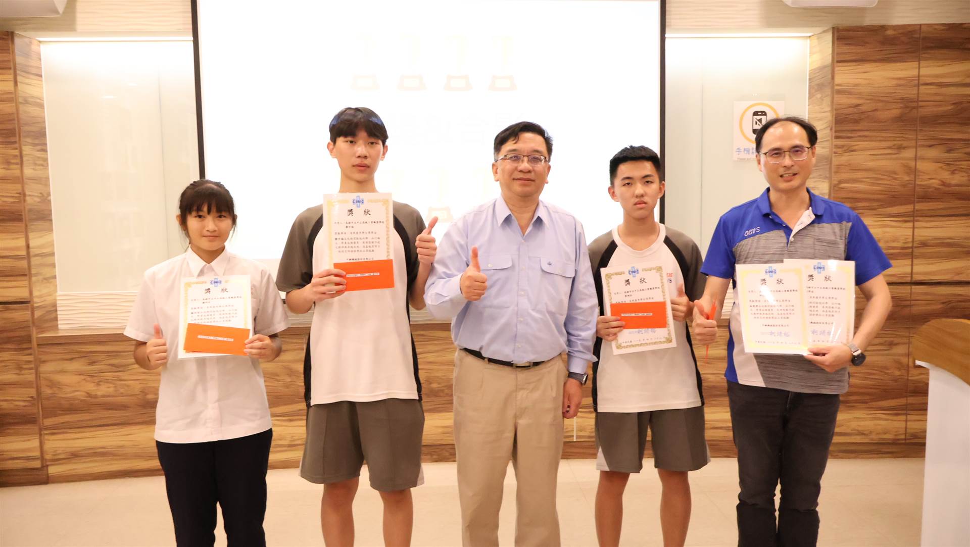 中機傳愛❤頒發優秀學生獎學金